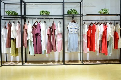 女裝實(shí)體店進(jìn)貨防忽悠指南 揭秘服裝批發(fā)商常見謊言